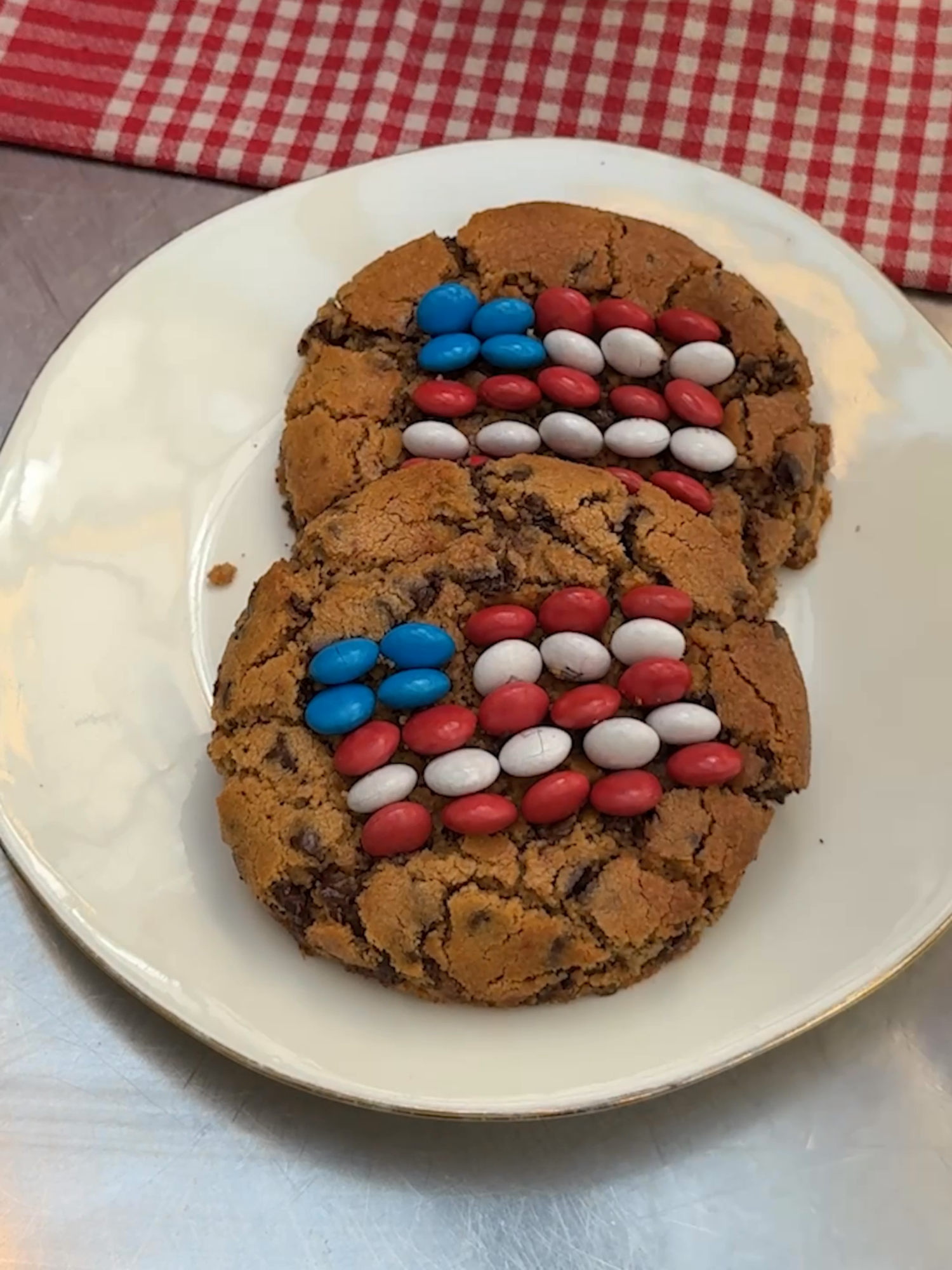 S'mores Stuffed 4th of July Cookie! Stars, stripes, and gooey bites 🔥🍪 #fyp#usa🇺🇸#smores#cookie