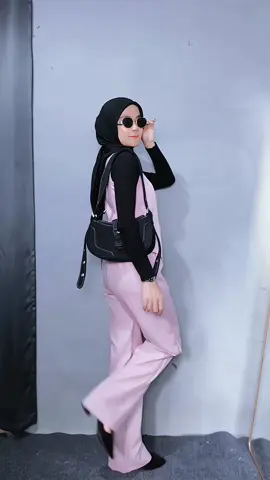 Mau look kece buat ngantor atau hangout? Stelan Valentina Set jawabannya! ✅ Nyaman dipakai ✅ Bahan semiwool adem ✅ Bikin tampilan makin elegan & rapi Ready banyak warna lho~ #ootdkorea #stelanwomen #fashionwanita #tampilstylish #celveofficial 