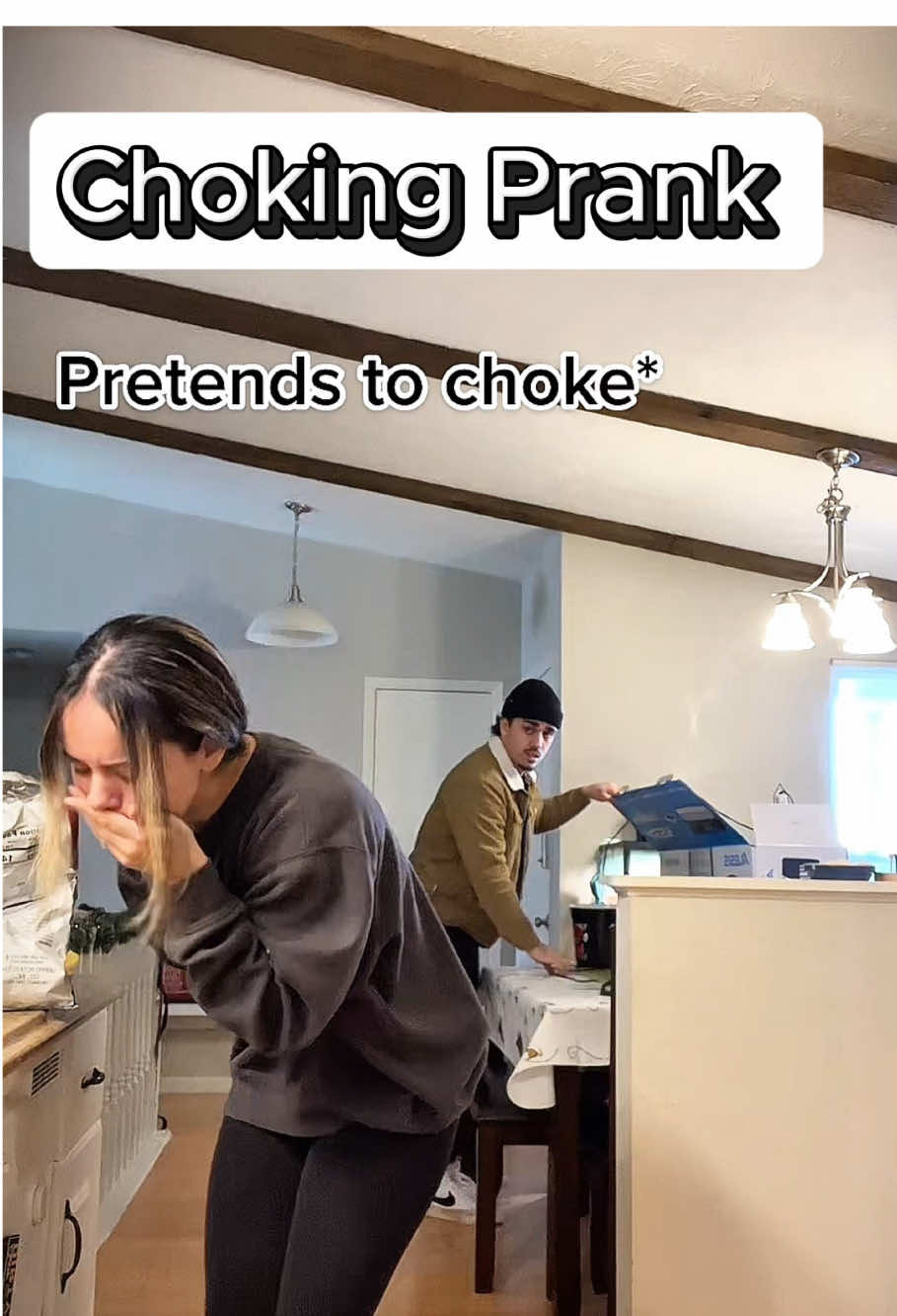 Choking prank 🤣🤣🤣#scare #scared #scarecam #scareprank #prank #viral #fun #funnyvideos #trending #fyp #foryoupage #jumpscare #couple #family #challenge 