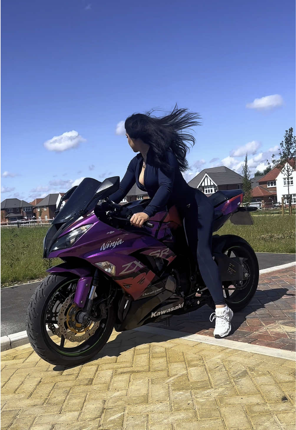 Which is the best sounding bike? 🤔💗 @amotopart_fairing  USE CODE: “CHIVALRYMAR” at checkout on amotopart.com for 10% off 💗 - - - - - - - - - - - - - - - - #zx6r #zx6rgirl #ninja #bike #bikelife #bikergirl #kawasaki #bikesound #exhaust #amotopart 