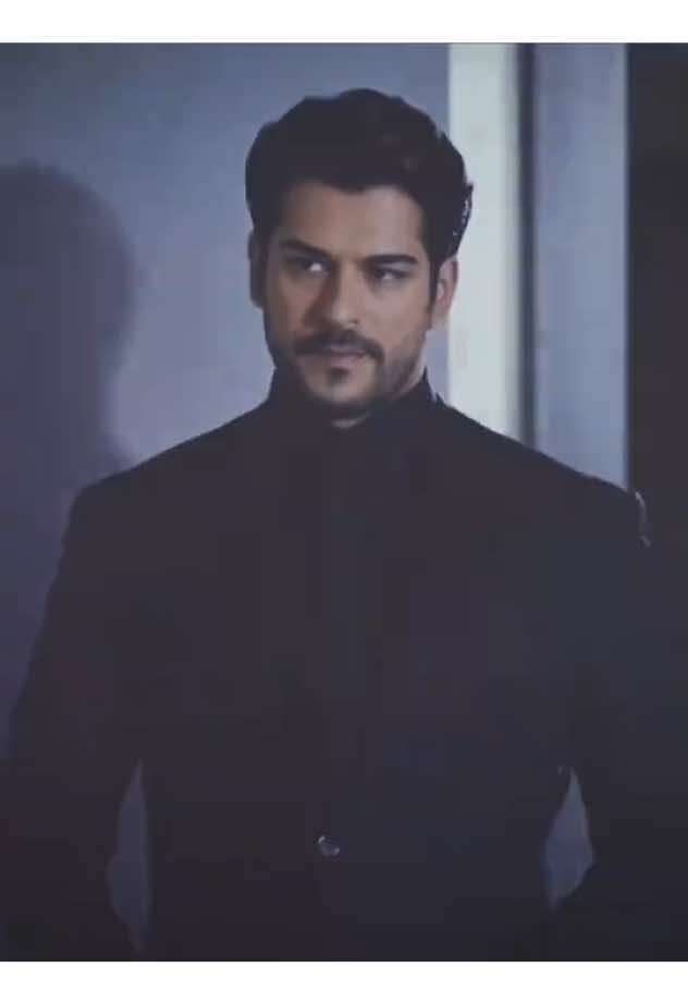 #kemalsoydere  SURPRISE😫 scp : @ꜱᴇɴɪ çᴏᴋ ꜱᴇᴠɪʏᴏʀᴜᴍ ˚ʚ♡ɞ˚  #kemalsoydereedit#burakozcivit #karasevda #turkishedits #fyp #famouseditxx #p4lsoc  [ ORIGINAL CONTENT]