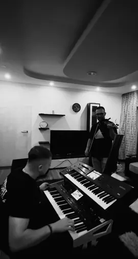#mozz #music #viralvideos #turkishmusic #greekmusic #shqiptaretneperbote🇦🇱🌍 #kosova #albania #prishtina #ferizaj #brezovica #fyp #viralmusic #saz #violin @AgimViolina 