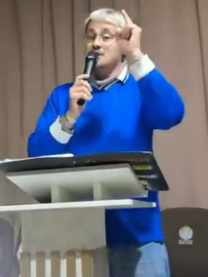 Jesus salva, cura e liberta! Tá esperando o que para tê-lo em sua vida?!