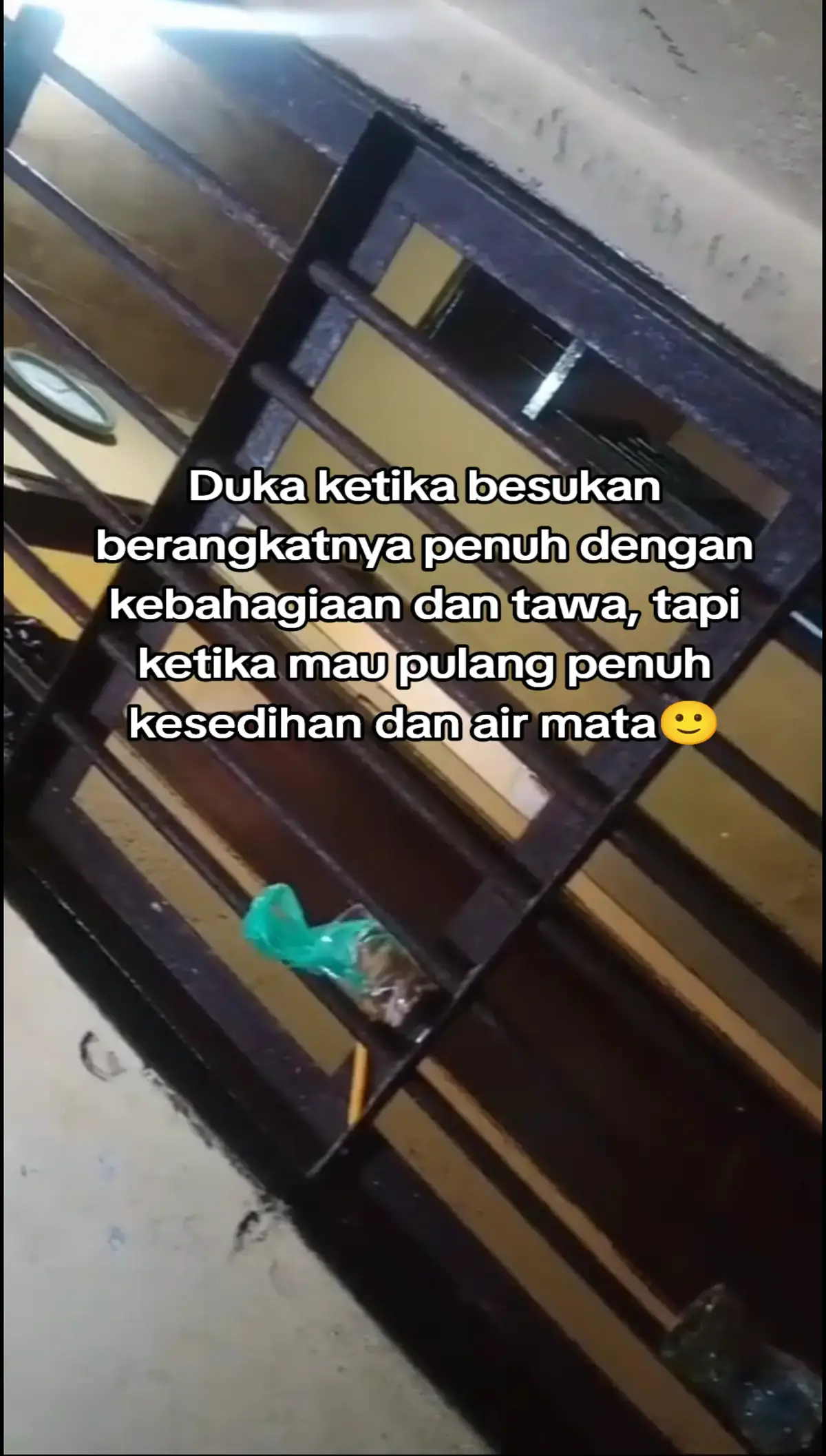 😔😔#bismillahfyp #ldrjerujibesi #lapas #narapidana #besuk #tahanan #penjara #napi #jerujibesi #jerujibesijadicerita #sadvibes🥀 #masukberanda #sorotan #xyzabc #fy #fyp #4u 