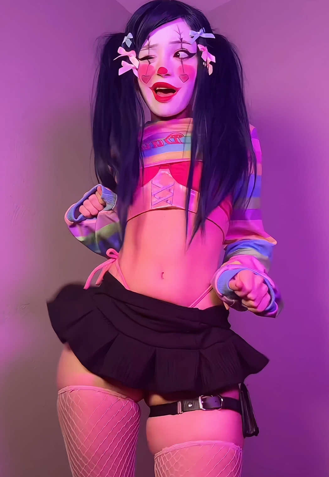 un grrrr 🐯  #clowngirl #clown #egirl #cosplay #dance #gothgirl #cringe #honk #cosplaygirl #creepy #fyp #thick 