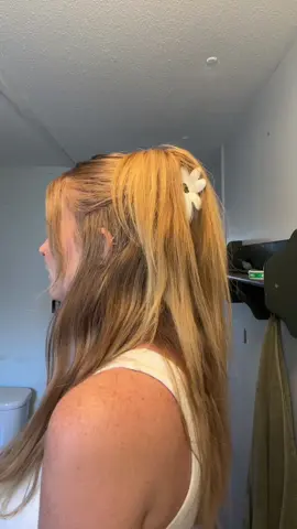 Claw clips = elevated hairstyle 🤝🏼 ##fyp##tiktok##influencer##girls##hairtok##hairstyle