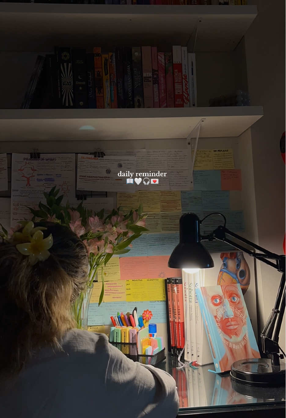 Study Session 📖🤍🎧 #studyvlog #studytok #studymotivation #studyinspiration #study #studentlife #studydesk #unistudent #studying #fyp #studywithme #studygram 