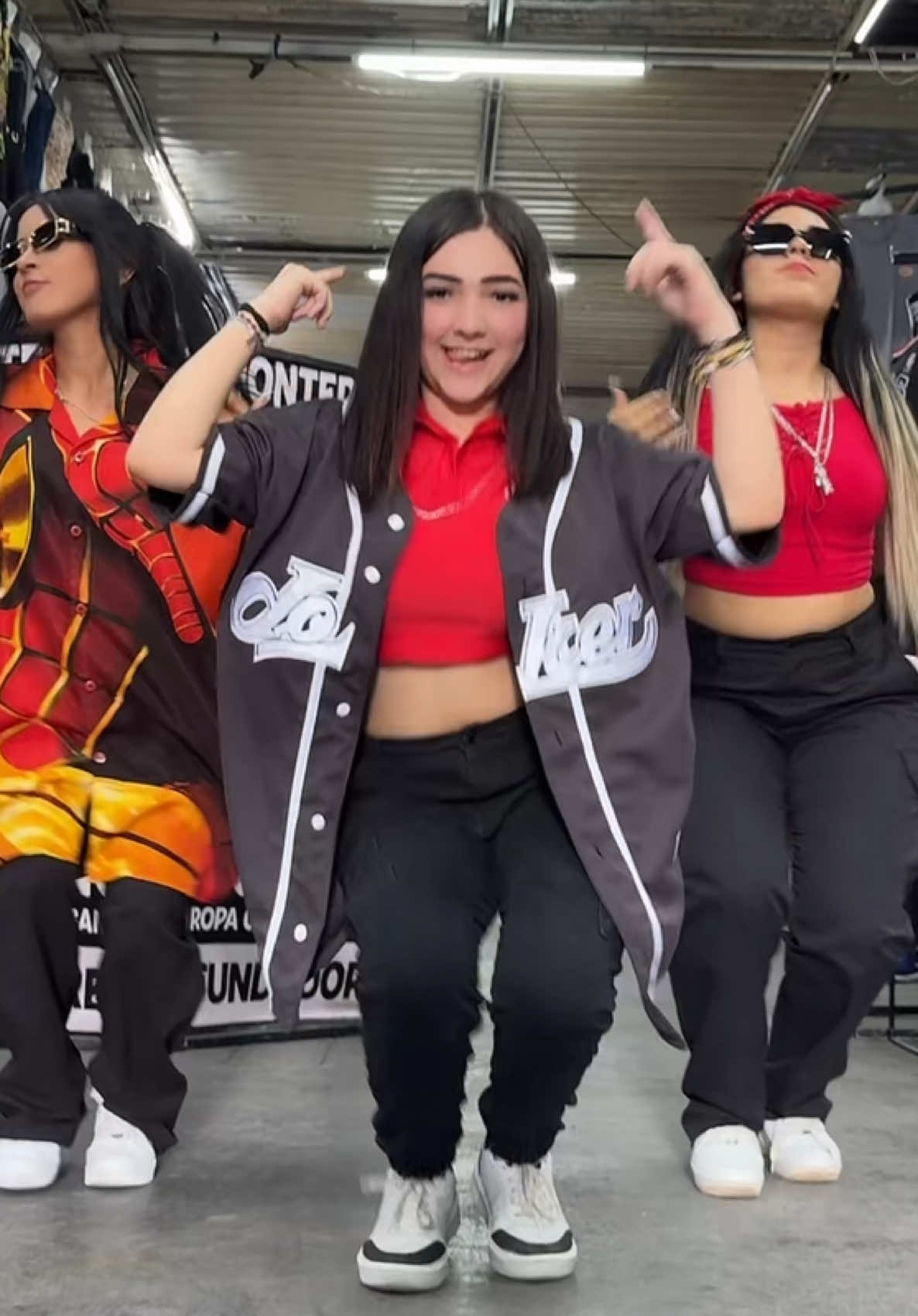 Mony Wepa y las chicas Wepa 🔥💃#KingsDelWepa #Cumbia #RetasDeBarrio #fyp #KingsOfWepa 