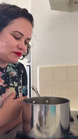 Just waiting for my butter to melt… 🧈 🫠 Sometimes cooking involves a boring task that seems to take forever! Caramelizing onions, waiting for dough to rise, getting water to boil, etc. They are all important steps, but can be so dang boring! 🥱 What’s the most boring cooking task or step in a recipe for you? #foodblogger #cookingproblems