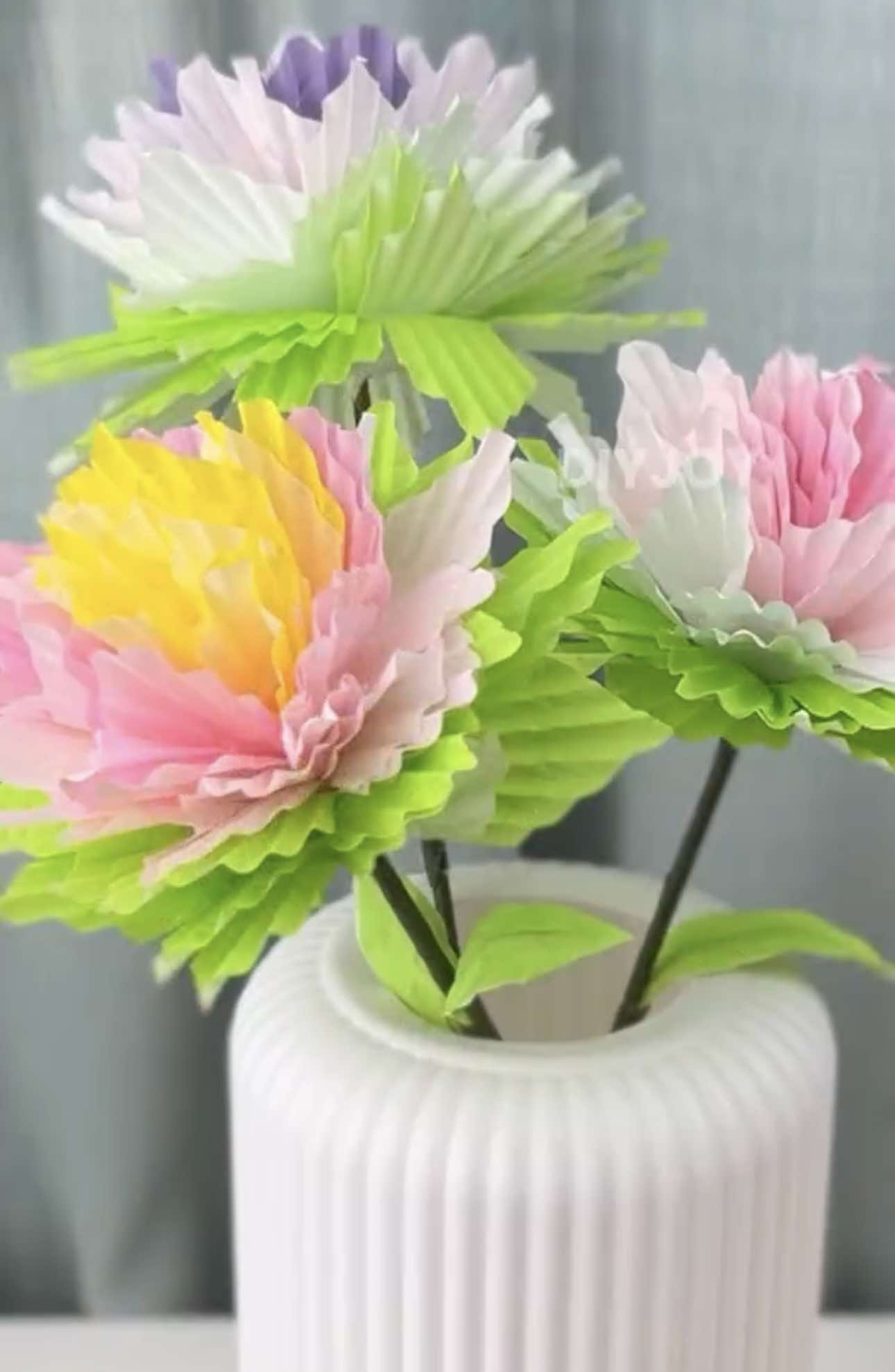 If you 🧡 EASY CRAFTS and PAPER FLOWERS, I am pretty sure I know what you’re  doing this weekend! Use cupcake liners and a stick to make these colorful but super easy DIY flowers. 🌸 🍃 Level up your flower Making skills with this cute home decor idea that you can make in minutes.Turns out cupcake liners aren’t just for baking! Please post your photos when you make some. We ❤️❤️ seeing them  #crafty #papercraft #DIY #crafttok #flowermaking #manualidades #fyp #paperflowers 