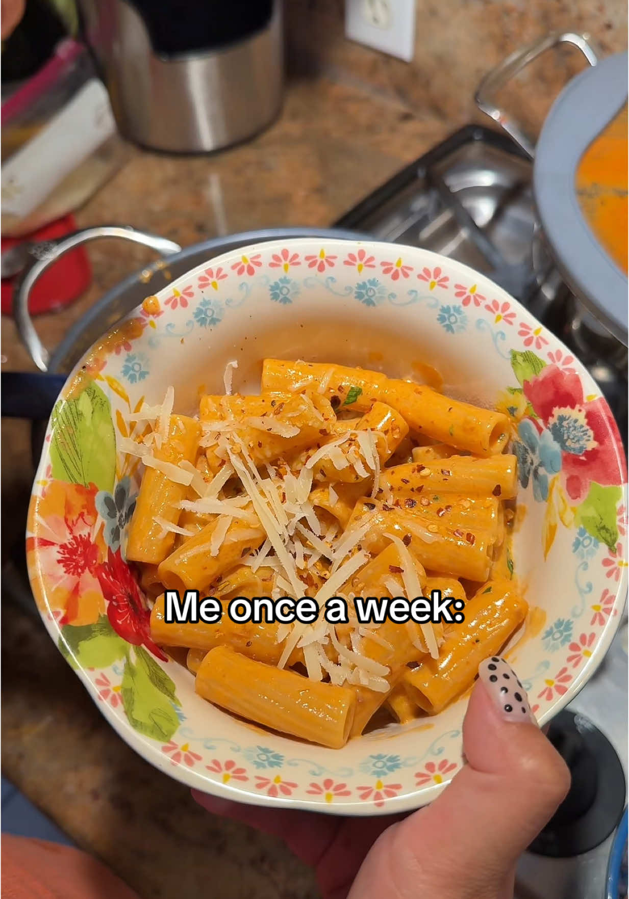And it’s gonna hit the spot every time! Pro tip: fresh basil is KEY!!!!! #MomLife #lol #VodkaPasta #GigiHadid 