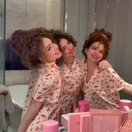 The Kalogera sisters twixtor clip pack w 9 clips // scp: kaloclos // #demitrakalogeras #sundaykalogeras #elianakalogeras #thekalogerasisters #fyp #viral @demitrakalogeras @sundaykalogeras @Eliana Kalogeras @kalogerassisterstiktok 