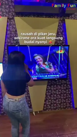 Ra usah mumet, ra usah ruwet.  Langsung budal nyanyi wae bestie! 🎤✨ Hati plong, pikiran fresh, dan siap jalani hari lagi deh! 🙌🎶 Yuk gas karaokean bareng bestie di Family Fun! 🤗 📲 For Reservations: 085175295657 📍Cabang Siranda Jl. Diponegoro no.8 Tegalsari Semarang 📲 HOT LINE / KASIR OUTLET (024) 8417416 📍Cabang Majapahit Jl. Majapahit No.455A, Gemah, Kec. Pedurungan, Kota Semarang 📲 HOT LINE / KASIR OUTLET (024) 6705633 📍Cabang BSB Blok D-5, RW.03, Pesantren, Kec. Mijen, Kota Semarang, Jawa Tengah 50212 📲 HOT LINE / KASIR OUTLET (024) 76431144 📍Cabang Yogyakarta Jl. Ring Road Utara No.19-20, Purwosari, Sinduadi, Kec. Mlati, Kabupaten Sleman, Daerah Istimewa Yogyakarta 55283 📲 HOT LINE / KASIR OUTLET (O274- 832408) 📍Cabang Batang Jl. Slamet Riyadi, RT.05/RW.03, Kedungmiri, Kasepuhan, Kec. Batang, Kabupaten Batang, Jawa Tengah 51216 📲 HOT LINE / KASIR OUTLET (0285) 392933 #FamilyFunKaraoke  #familyfunmovie  #semarang #batang #jogja