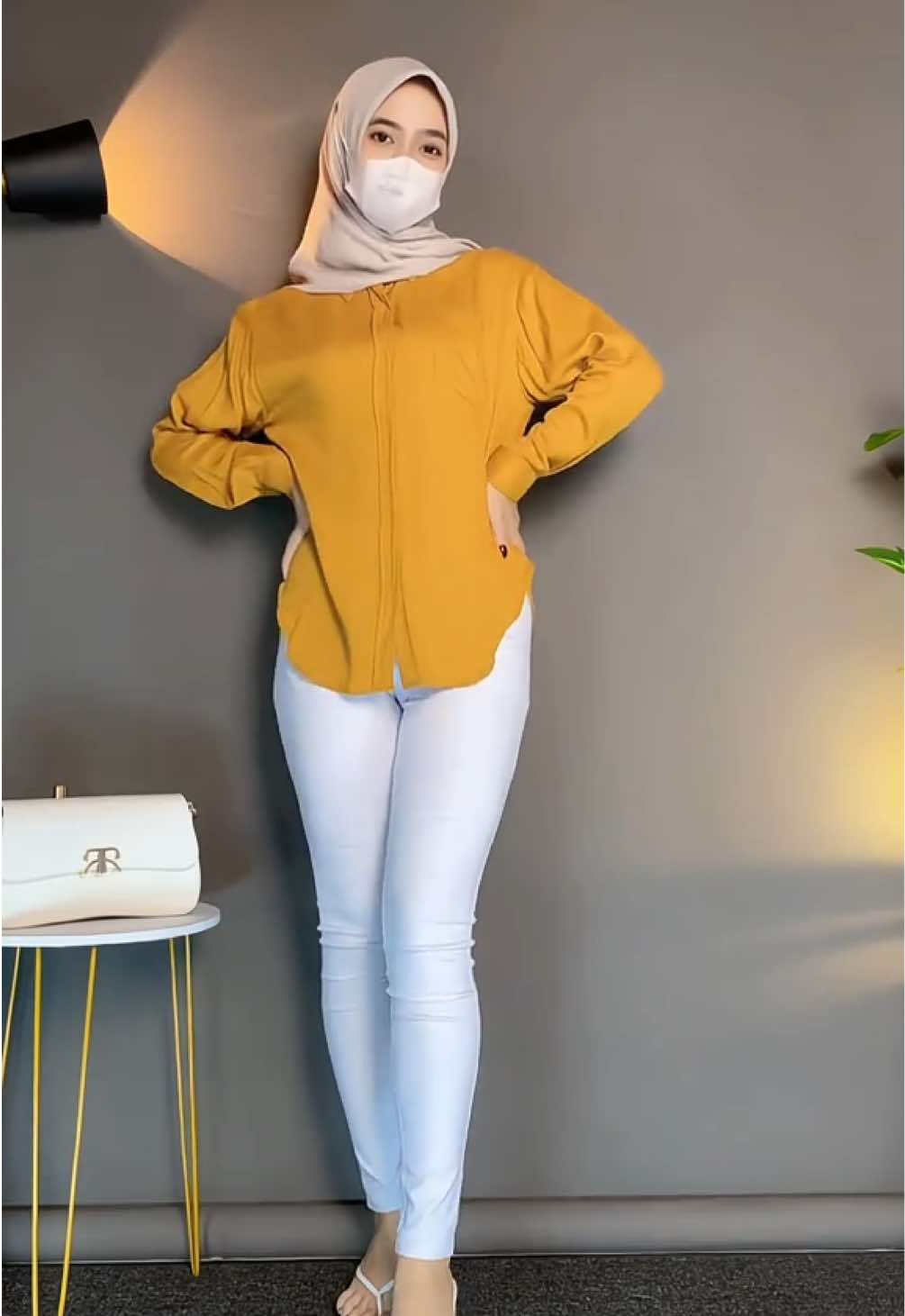 Kemeja rayon simpel cakep bahan super adem semriwing bestii harga murah meriah wajib punya sih 🫶🏻💛#rekomendasioutfit #kemeja #kemejawanita #kemejarayon 