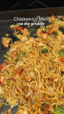 First time making this on the griddle and it was so easy & yummy!! 😋 Chicken breast thinly sliced and marinated in:  1/2 tsp salt 1 tbsp soy sauce 1 tbsp shaoxing wine (I used Mirin to substitute)  1/2 tbsp corn starch 1/2 tbsp avocado oil Lo Mein Sauce:  3 tbspSoy sauce  2 tbsp Mirin 2 tbsp sesame oil 1/4 cup oyster sauce 3 tbsp brown sugar  Minced Garlic Ground Ginger  #chickenlomein#griddlecooking#coomwithme#creatorsearchinsights#dinnerrecipe#griddlerecipes#griddledinners#griddlemeals