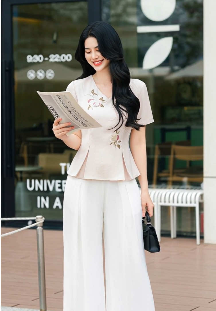 Áo kiểu thanh lịch cho nàng công sở 🩷 #viral #thieuhoa #xh #thoitrangdutiec #thoitrang #quachome #style #thoitrangnu #thoitrangnutrungnien