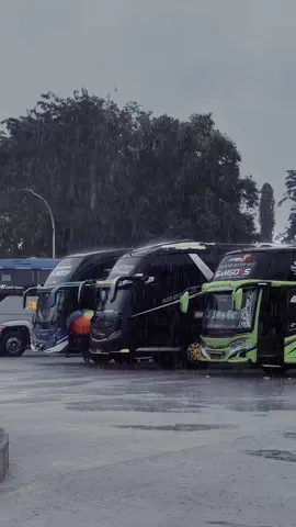 Ternyata hujan masih air 🥹😭 . . . #haryantomania #sumenep #poharyanto #ayonaikbis #haryanto_mania #fyp 