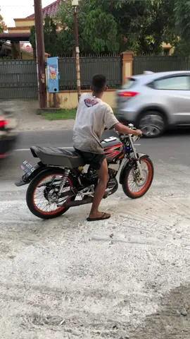 pov mekanik lagi tinggi 😅 #kingoversize_20 #rxkingmedan #rxking #rxkingkolongmedan #rxkingindonesia #rxkingmedanstyle #rxking135cc #rxkingviral 