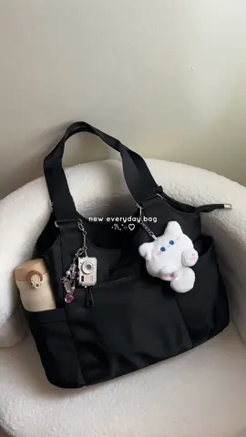 Replying to @gyoza_muncher my new everyday bag! 💗💫 #everydaybag #bag #totebag #totebagaesthetic #spaciousbag #schoolbag #fy #trending #viral 