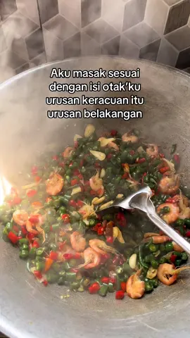 Wes d masakna d komplen gak enakk, lgsg tak uncalna aring raimu,, #beranda #masak #istriidaman #iburumahtangga #fypシ #trendingvideos 