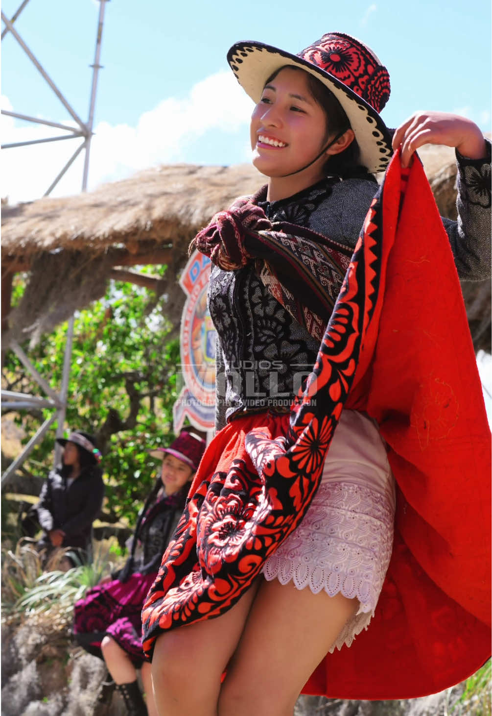 Cada paso de nuestras danzas cuenta la historia de un pueblo que no olvida sus raíces. . . . #Chumbivilcas #cusco_peru🇵🇪 #StudiosMollo #200bicentenario #fyp #paratiiiiiiiiiiiiiiiiiiiiiiiiiiiiiii #chumbivilcanita 