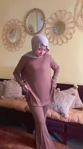 Pene set from @Dc.Grosir #todayoutfit #fitcheck #ootdinspo #spilloutfit #ootdhijab #onesetribknit #peneset 