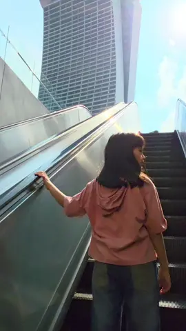 trand eskalator viral Singapore #trand #viralsingapore #viraltiktok #fyppppppppppppppppppppppp 