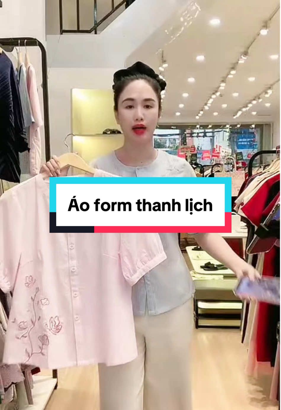 Áo trung niên phong cách trẻ trung, thanh lịch 💓 #aotrungnien #aokieutrungnien #aotangme #quatangme #thieuhoa #thoitrangtrungnien 