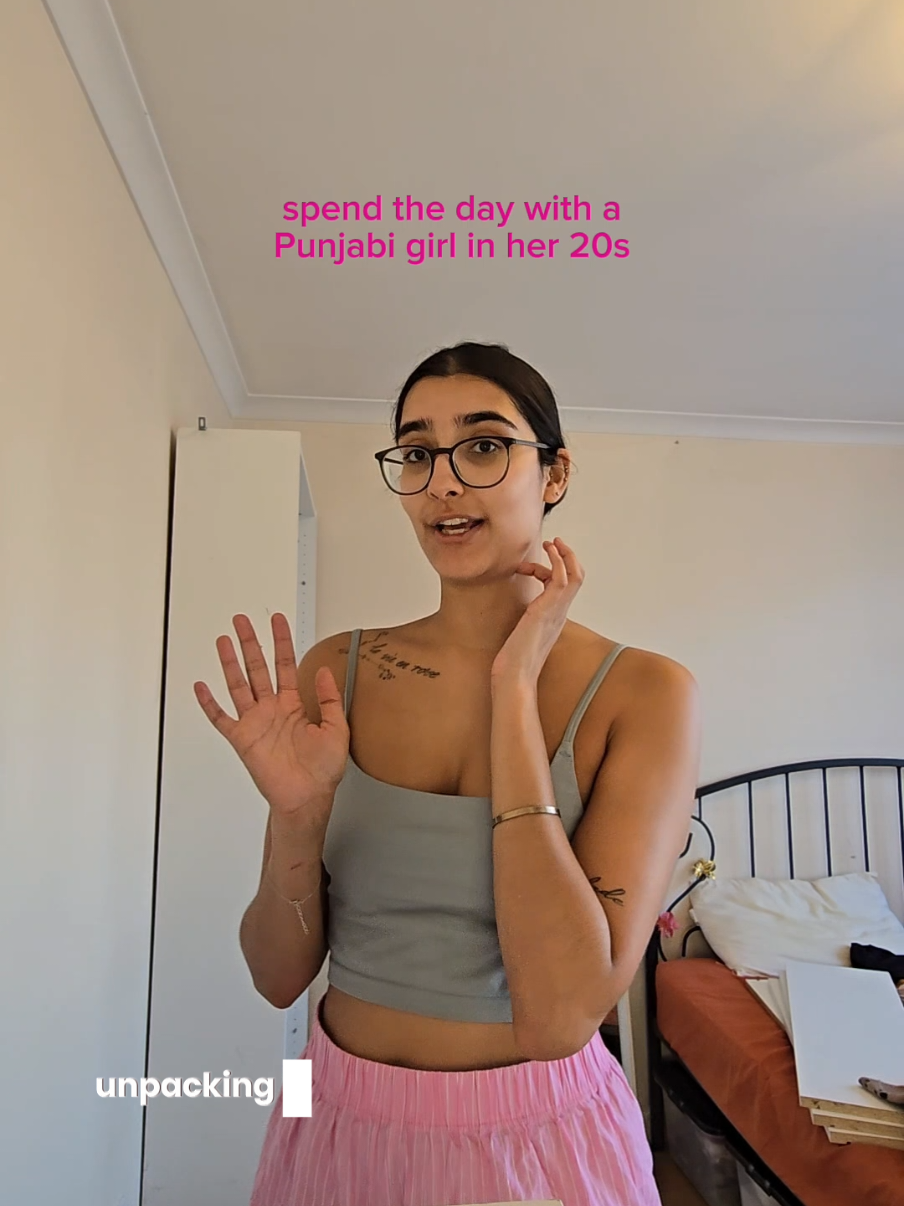little unpacking video #unpackwithme #movinghouse #movinghome #unpacking #punjabi #punjabitiktok #southasian #southasiantiktok #desigirls #desigirluk #browngirltiktok #browngirls #spendthedaywithme #spendtheeveningwithme 
