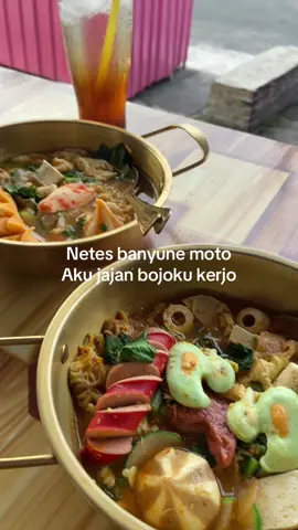 Netes banyune moto🥹  Penak toh dek dadi bojoku😘🤪  📍SEBLAK PUSAT PANDAAN jl pesantren pasarsenggol pandaan #pandaankulinerhits #infokulinerpandaan #seblakpandaanprigen 