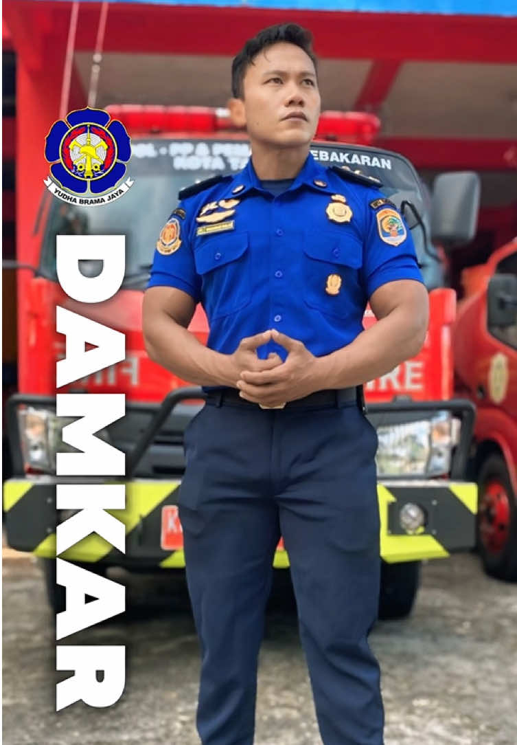 Menjadi DAMKAR harus butuh fisik dan stamina yang kuat. Tubuh ini harus tetap dalam kondisi prima 💪🏻🔥 #damkar #damkarberotot #damkarmuscle #gymmotivation #pemadam #tarakan #damkarindonesia #pemadamkebakaranindonesia 