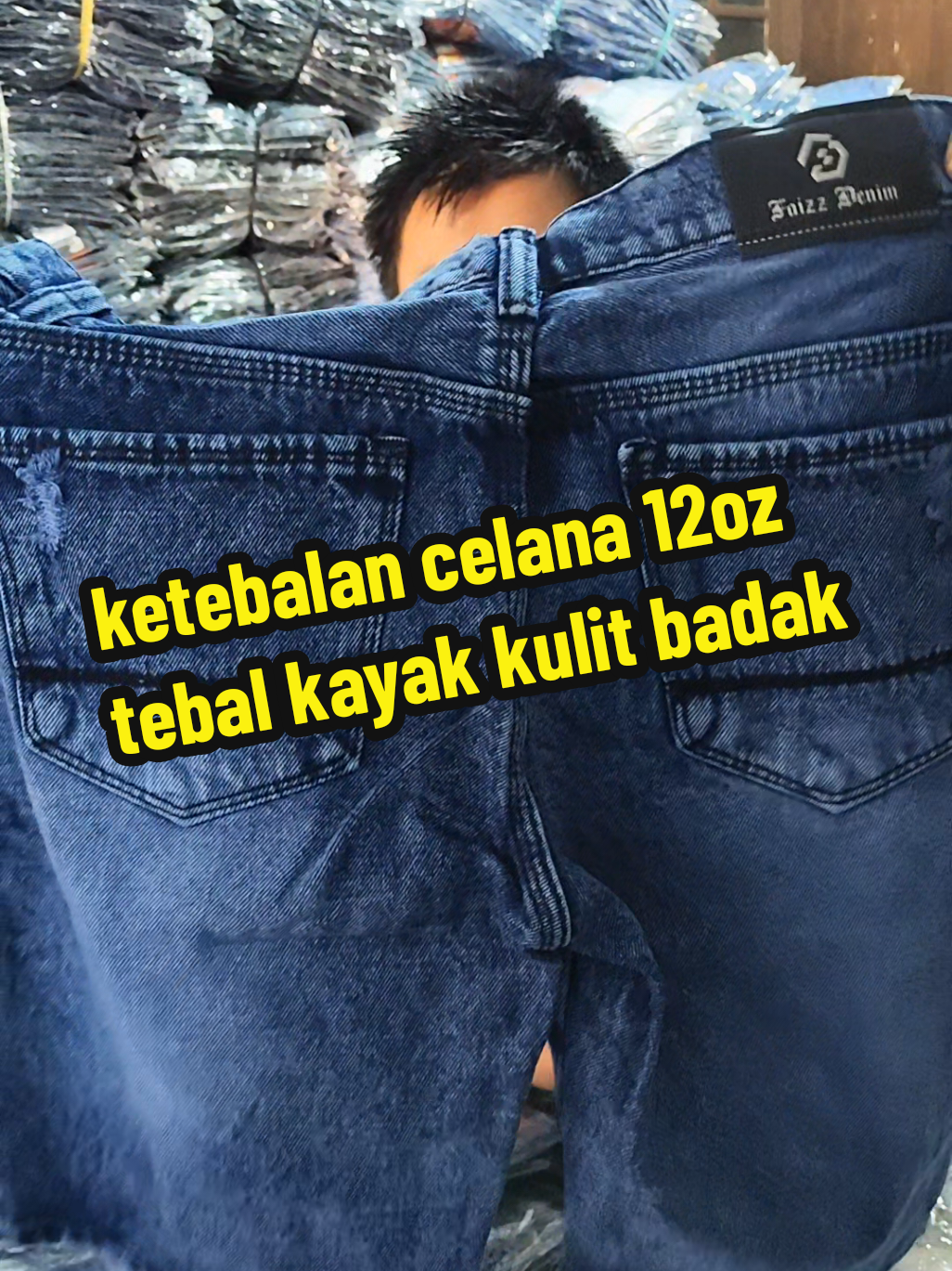 Membalas @manot_aku nih kak, celana kita ketebalannya 12oz jaminan tebal yah🔥 #celanajeanspria #viral #fyp #xybca #promoguncang77 