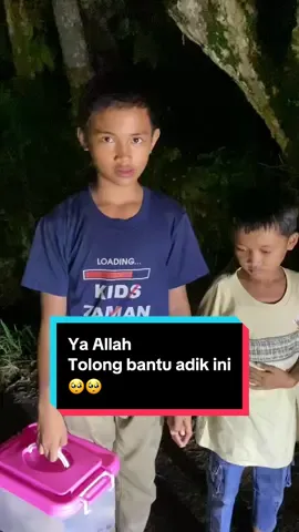 ❗️❗️OPEN DONASI URGENT ❗️❗️ Rek DONASI ada di Bio Plis jangan di skip🙏🏼 Waktu lagi pulang kerja, gak sengaja ketemu 2 adik ini jalan berdua malem malem dan kondisi lagi hujan gerimis.  Namanya amsah dan ramadhan, mereka jualan pempek keliling setiap hari. Dari hasil jualannya itulah mereka gunakan untuk memenuhi kebutuhan sehari hari dan sisanya ia sisihkan untuk bawa ibunya kerumah sakit. Sedihnya, ketika dia bilang kalo ibunya harus oprasi batu empedu🥺 KawanSDM, bantu amsah untuk tersenyum bahagia layaknya teman sabayanya yuk #fyp #sdmbaik #donasi #bantuamsah #pejuangrupiah #pedagangkecil #sedih #orangbaik #viral 