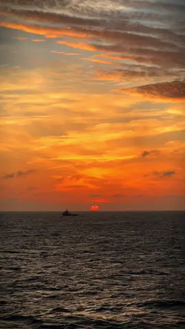 Đã qua nhiều lần yếu đuối, liệu lần này, lần cuối hay chưa?  #sea #sunset #fyp #foryou #xuhuongtiktok #fypシ゚ 