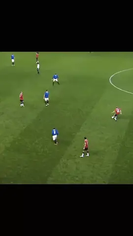 Satisfying long pass💫🧠 #paulscholes#passing  #manchesterunited#midfielder  #ggmu#fypp 