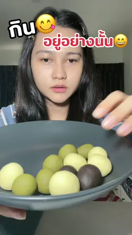 หลายลูกละนะวันนี้ 😁😁 #ช็อคโกแลตสอดไส้สตอเบอร์รี่ #ช็อคโกแลตไส้สตอเบอรี่ #ขนมกินเล่น #ขนมทานเล่น 