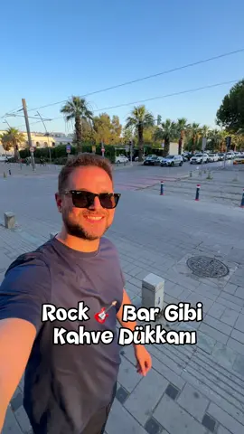 Bostanlı’da 50 liraya Americano içtim 🤩 @caffeinecoffeeizmir -reklam üstelik iyi bir kahve. İzmir’e rock bar tarzında bir kahve ☕️ dükkanı açılmış. Kahve işini de gerçekten iyi biliyorlar. Yeni açıldığı için de 15 temmuza kadar %50 indirim yapmışlar kahvelerde. Latte 65₺ mesela.  📍Bostanlı tramvay yolu Boğaziçi restoranın arkasında  #izmirdeyemek #ozankalenderoğlu #bostanlı #eniyikahve