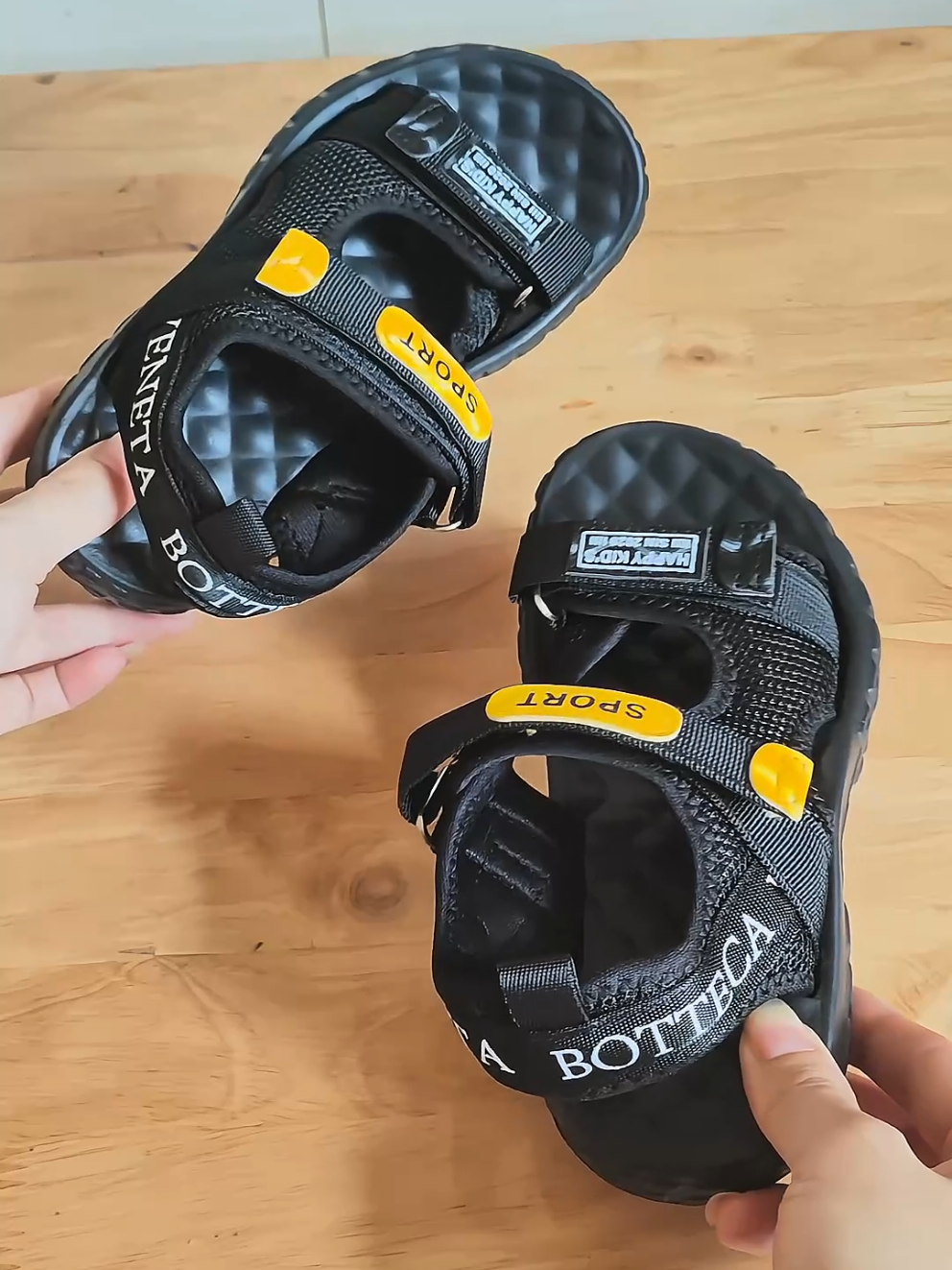 giày sandal đi học bé trai #giaybetrai#sandalbetrai #sandalchobe 