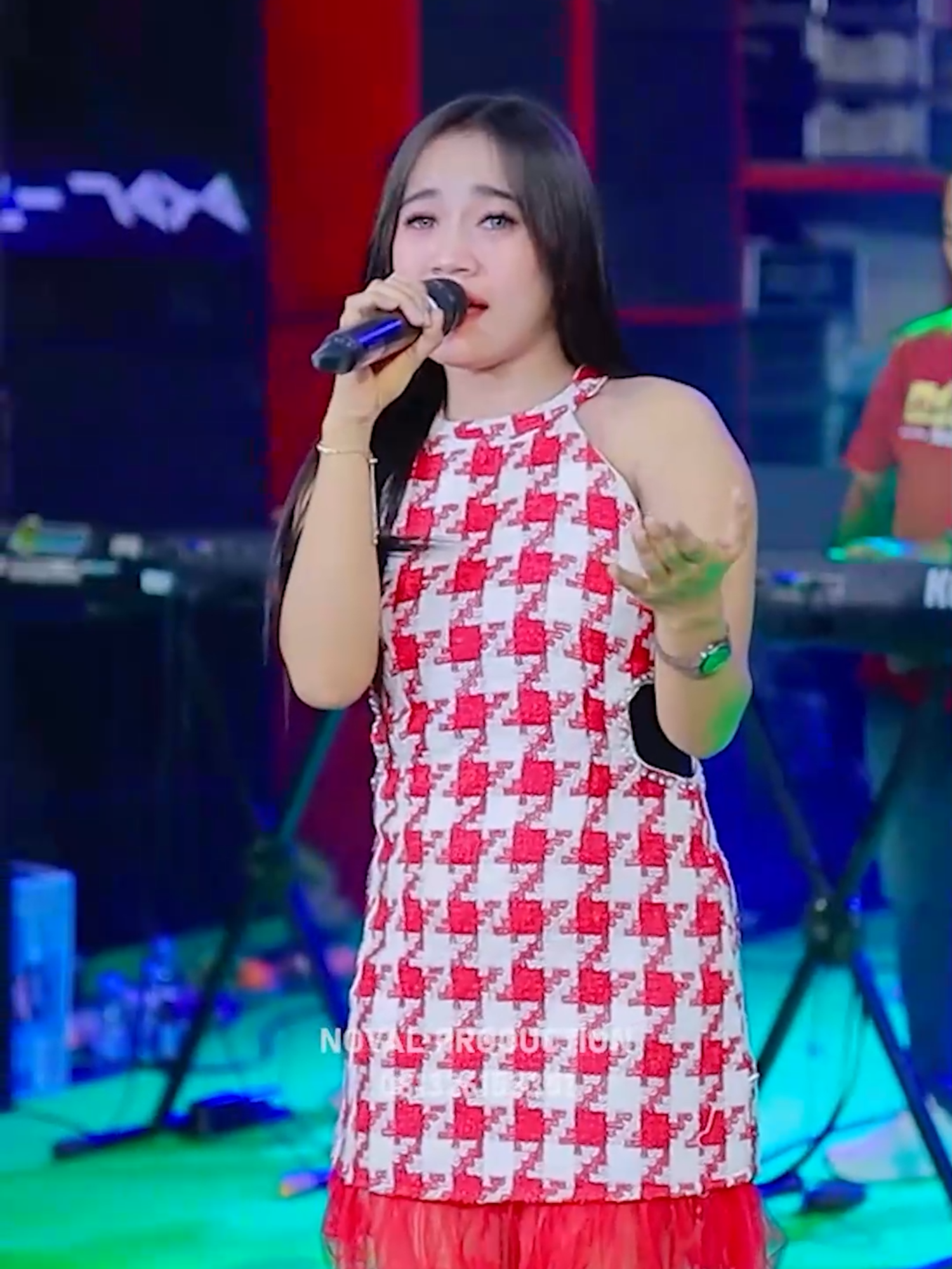 HITAM - SINTA MEMEY OSAMA MUSIK ( 0858 0208 4510) ANI JAYA AUDIO LIVE ( 0813 2517 7549 ) NOVAL PRODUCTION (081326153351) Lokasi : Basecamp ANI JAYA AUDIO LIVE Bassis - Nur ihsan Melody - Sambo Kendang - Edi String - Puguh Piano - Wawan Suling - Fani Ritem - Galih Tamborine - Arifin pincok Terima Kasih Sudah Menonton Video Dari Kami Jangan Lupa Like, Share, Comment & Subscribe Chanel Youtube BANG EDI NEW ANIJAYA