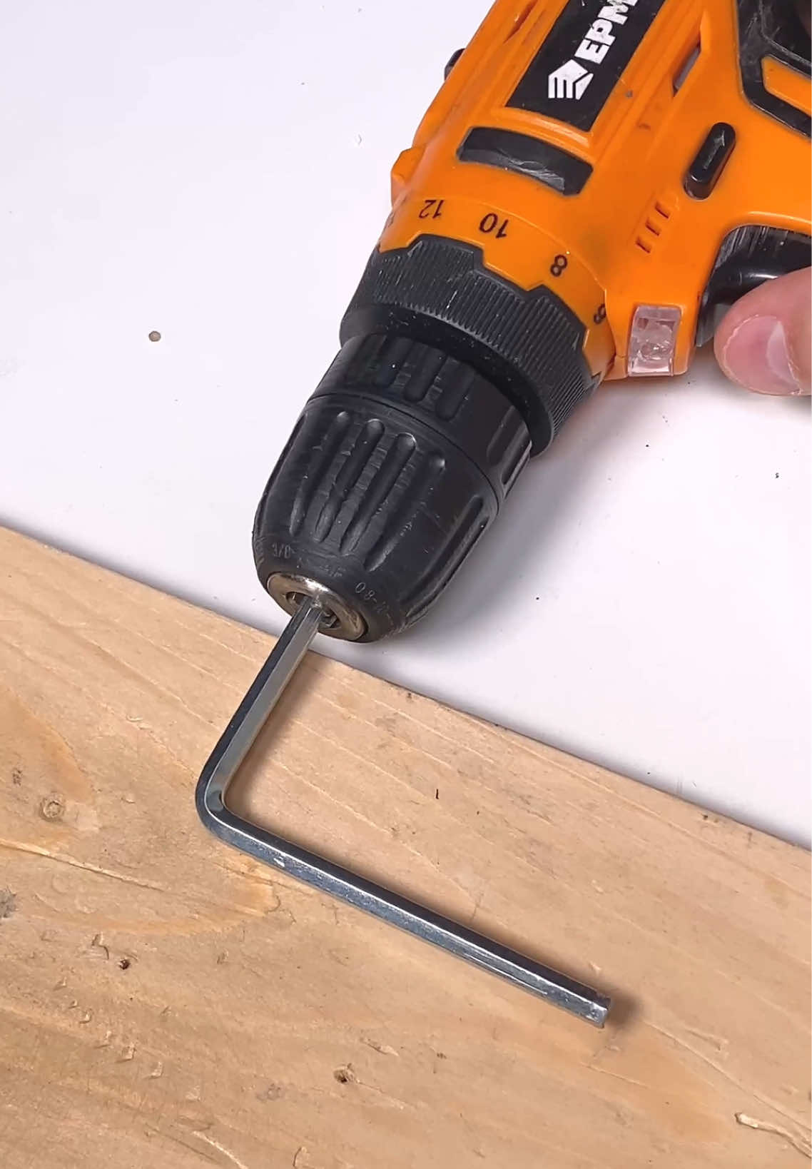 So reparieren Sie einen Bohrer schnell und einfach #tips #DIY #livehack 