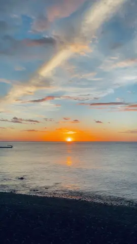 senja menggambarkan keindahan alam dan filosofi kehidupan. #lagutimur #senjasorehari #fypfirallツ #masukberandafyp 