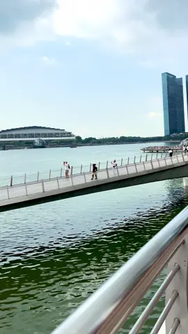 Kenapa ya kalo jalan kaki di negara orang ga berasa cape 😂#fyp #singapore #fypage 