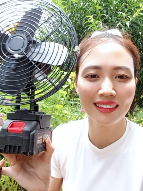quạt tích điện lồng sắt cánh sắt chắc chắn nồi đồng cối đá cho bác sử dụng ngoài trời đi làm công trình công trường#quattichdien #quattichtienpintrau #quattichdienpin10cell 