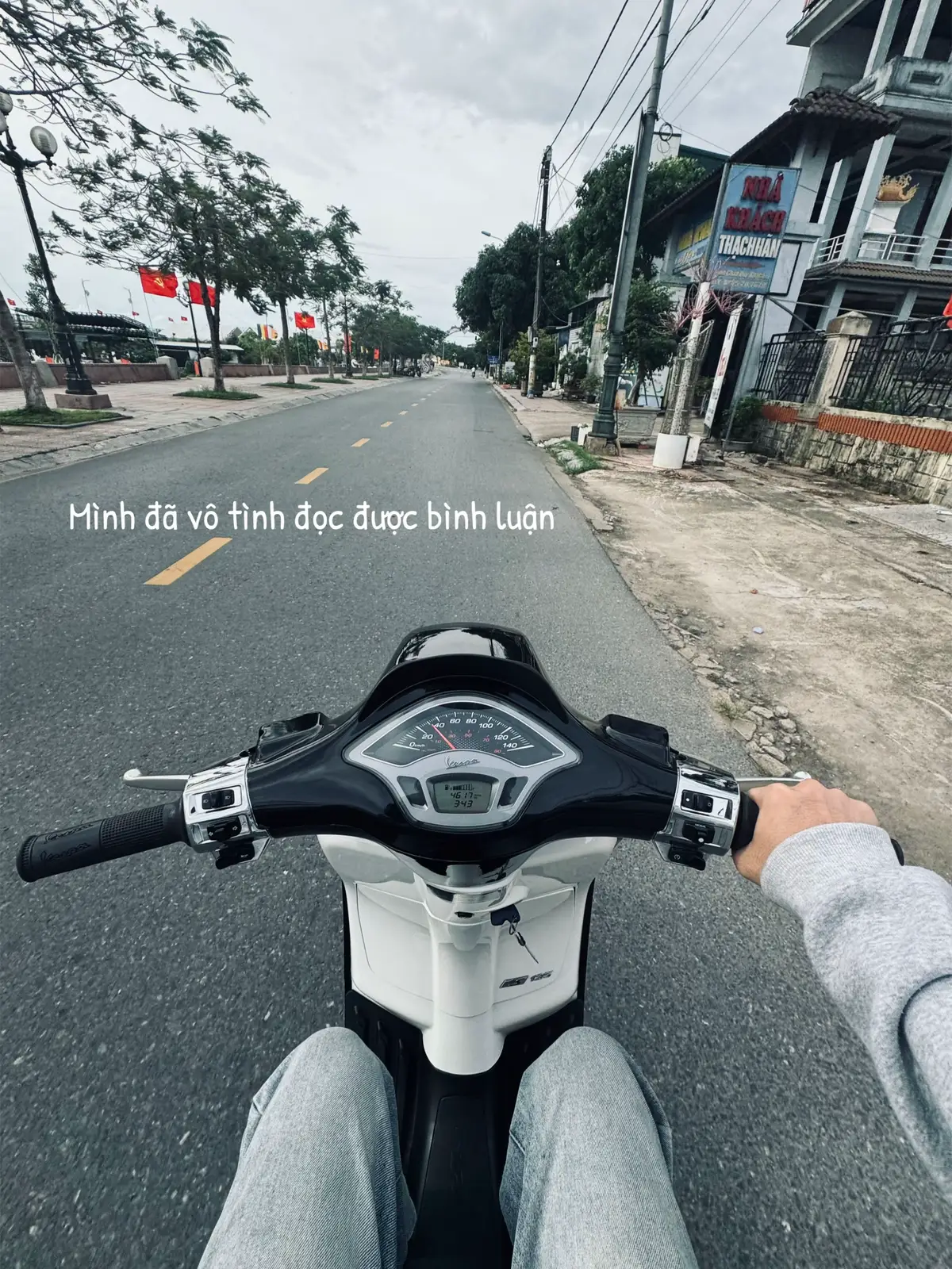 Ngàn vạn câu yêu cũng không bằng những ngày cùng nhau vượt qua giông bão. Em đi cùng anh những ngày mưa thì nhất định vào những ngày nắng trở lại anh phải che chở cho em...! #yeuminhem 💞