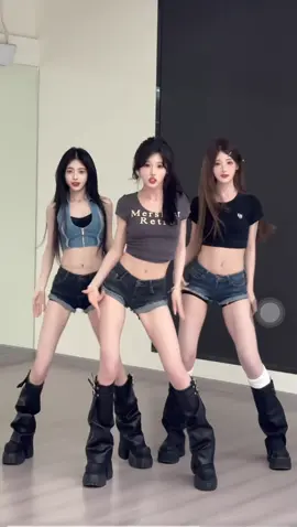 3 ẻm xinh #gaixinhtrungquoc #dancetiktok #vitamingirldouyin #mynhantrungquoc #vitamingaixinh #gaixinh #tiktokdouyin #girltrungquoc