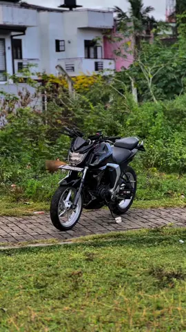 එයාව ලස්සනට තියන් ඉන්න මම..🤗💐💖#new #viral_video #1000kviews #v2 #Duli #yamaha #Fz #BHQ #9068 #bikelover #onenonly #sirilankan🇱🇰tiktok🤍🦋 