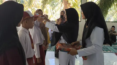 Selasa, 3 Juni 2025 Kegiatan perpisahan dewan guru dengan siswa kelas 6 tahun ajaran 2024/2025 berjalan lancar 