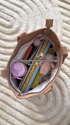 I’ve been looking for so long for uni bag or college tote bag recommendations and I think I found it!! It’s the Cloud Nine Tote bag, and it’s the most functional tote bags . It’s a tote bag with pockets, a key holder, it even has a zipper pocket and is waterproof. I think it’s the best tote bag for college or uni! It is such a cute tote bags for college. I’ve got my school bag sorted for my back to school supplies and I’m so excited!! #whatsinmybag #totebag #collegetotebagrecommendations #besttotebag #collegebag #schoolbag #unibag #backtoschool #cutetotebagsforcollege