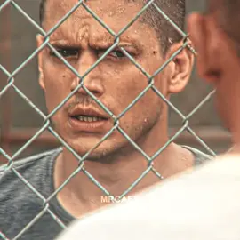 saddest moment!! | #michaelscofield #prisonbreak #prisonbreakedit #saratancredi #lincolnburrows #aftereffects #fyppp #viralvideos 