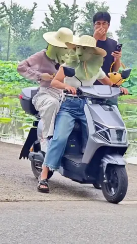 They do it differently in the east😂#sun #mask #moped #east #china #bejing #meme #tiktok 